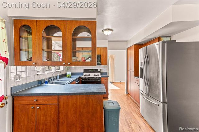 4581 Parkside Boulevard, Allen Park, MI 48101