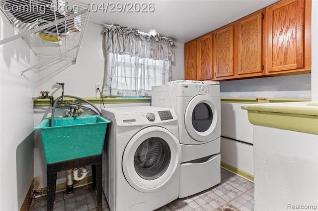 4581 Parkside Boulevard, Allen Park, MI 48101