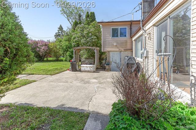 4581 Parkside Boulevard, Allen Park, MI 48101