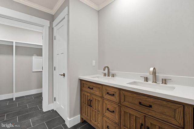 18212 WOODSIDE DR, Hagerstown, MD 21740