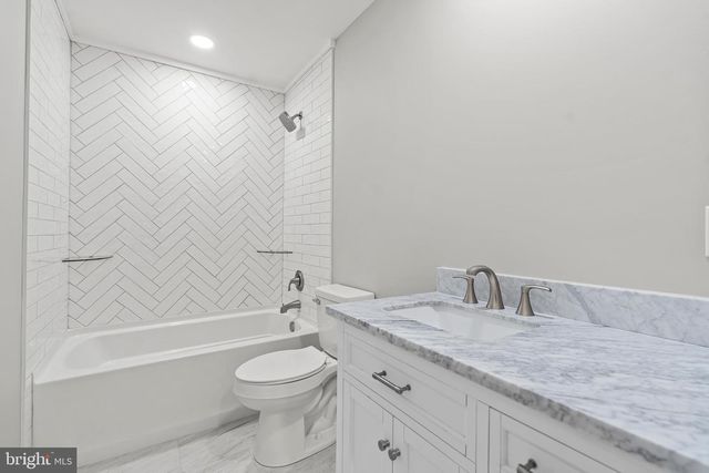 18212 WOODSIDE DR, Hagerstown, MD 21740