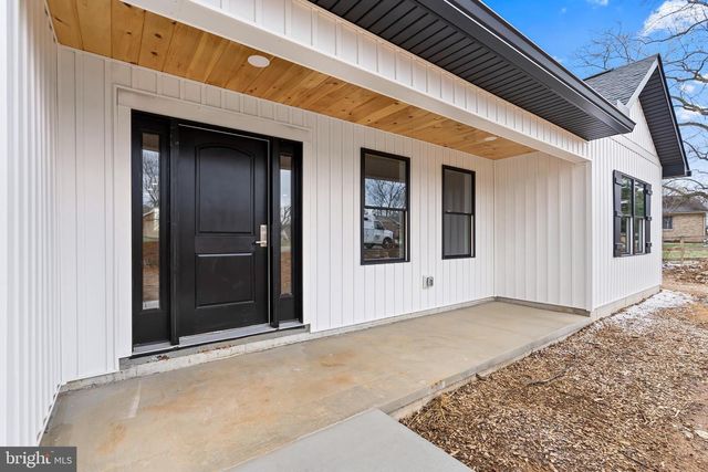 18212 WOODSIDE DR, Hagerstown, MD 21740