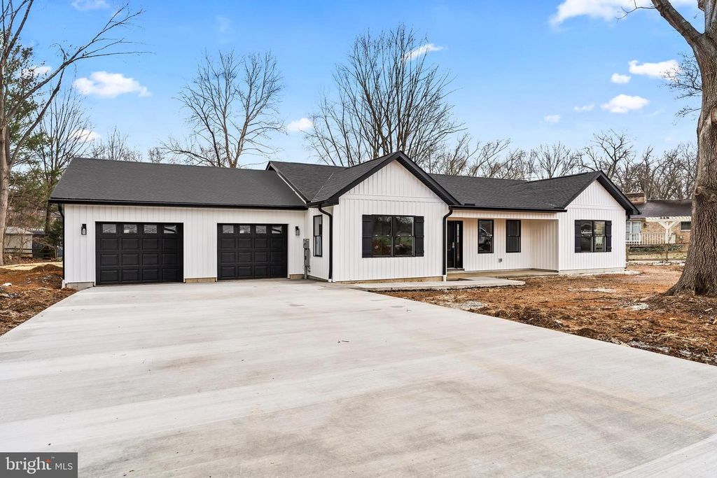 18212 WOODSIDE DR, Hagerstown, MD 21740