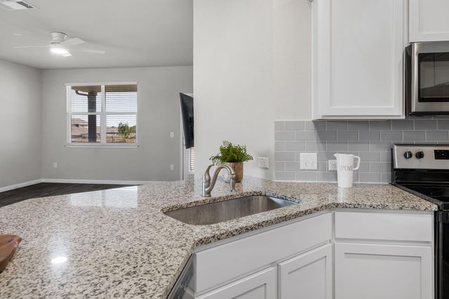 208 Bunting LN, Bertram, TX 78605