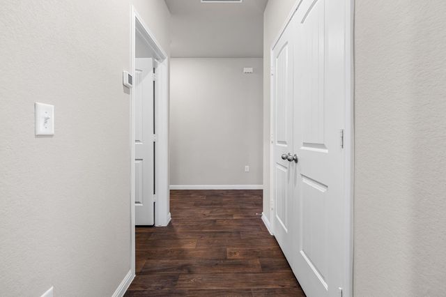 208 Bunting LN, Bertram, TX 78605