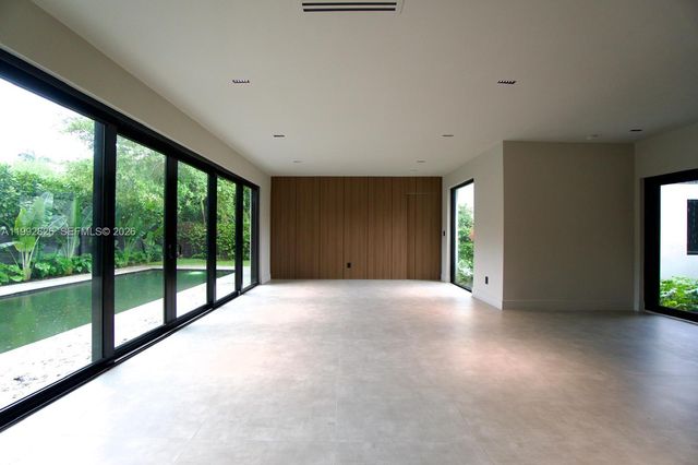 2110 NE 191st Dr, North Miami Beach, FL 33179