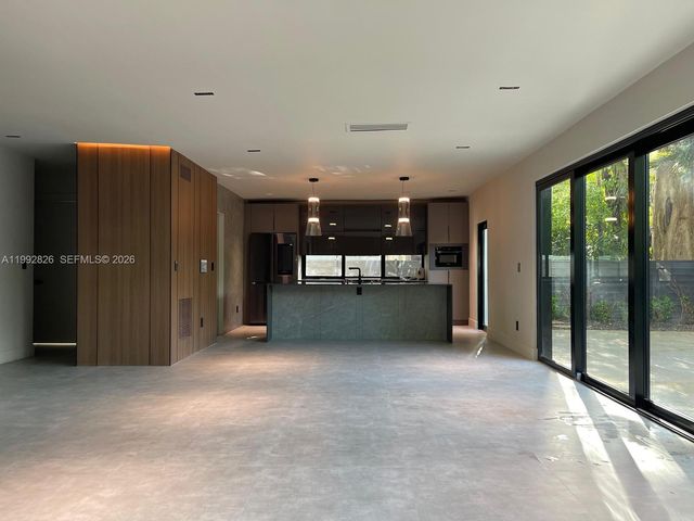 2110 NE 191st Dr, North Miami Beach, FL 33179