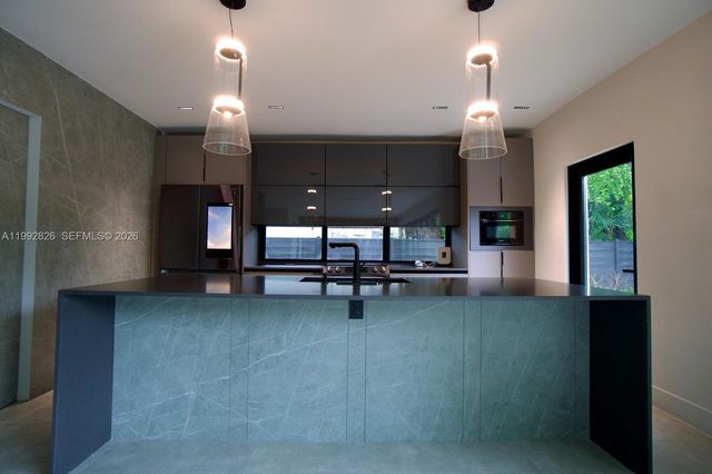 2110 NE 191st Dr, North Miami Beach, FL 33179