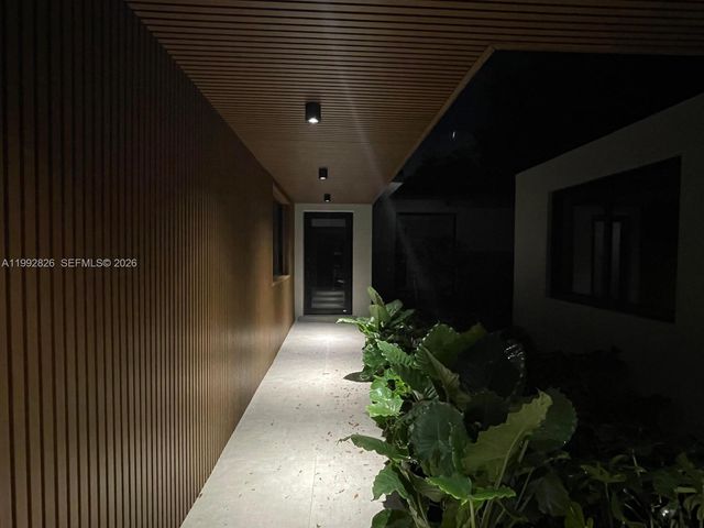 2110 NE 191st Dr, North Miami Beach, FL 33179