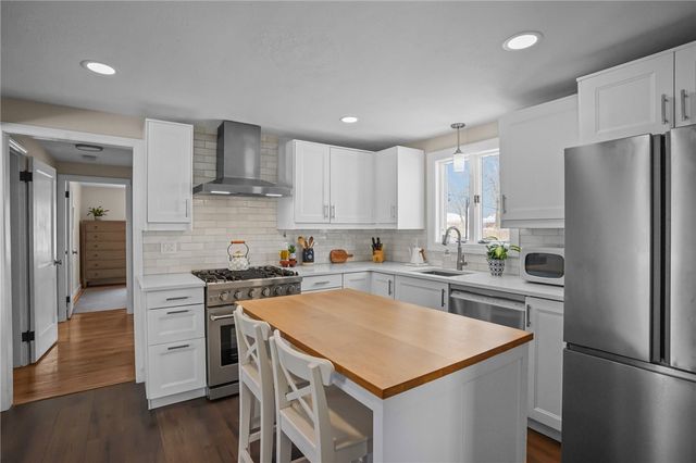 44 Westbrook Road, Warwick, RI 02886