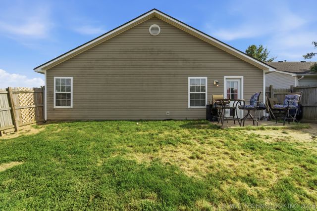 93 W Fairlane Place, Sapulpa, OK 74066
