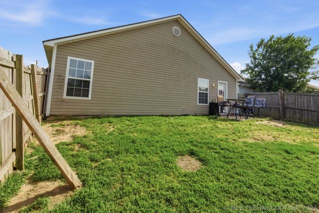 93 W Fairlane Place, Sapulpa, OK 74066