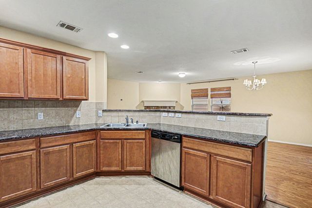 1865 Lynnwood Hills Drive, Fort Worth, TX 76112