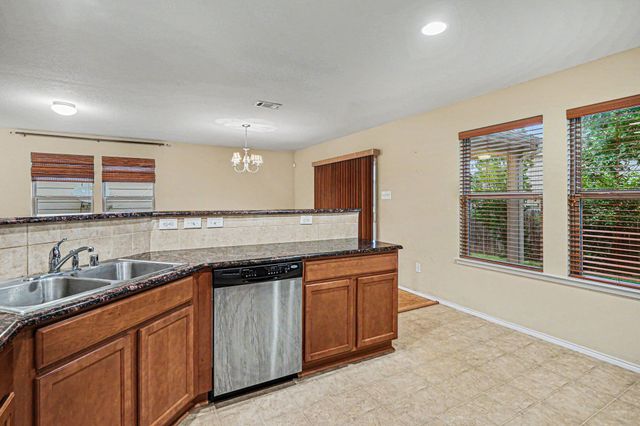 1865 Lynnwood Hills Drive, Fort Worth, TX 76112