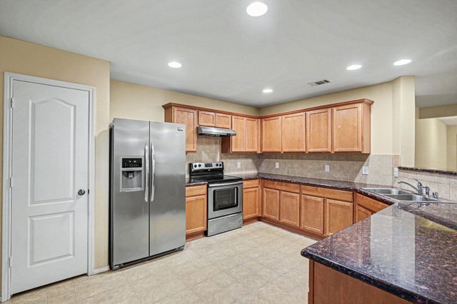 1865 Lynnwood Hills Drive, Fort Worth, TX 76112