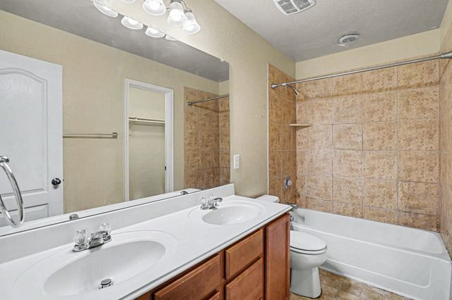 1865 Lynnwood Hills Drive, Fort Worth, TX 76112