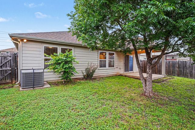 1865 Lynnwood Hills Drive, Fort Worth, TX 76112