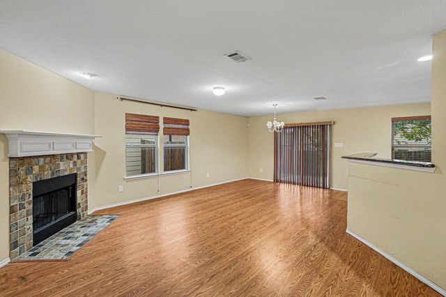 1865 Lynnwood Hills Drive, Fort Worth, TX 76112