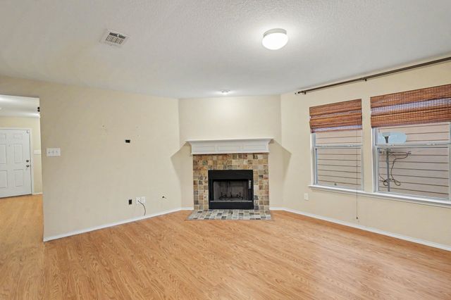1865 Lynnwood Hills Drive, Fort Worth, TX 76112