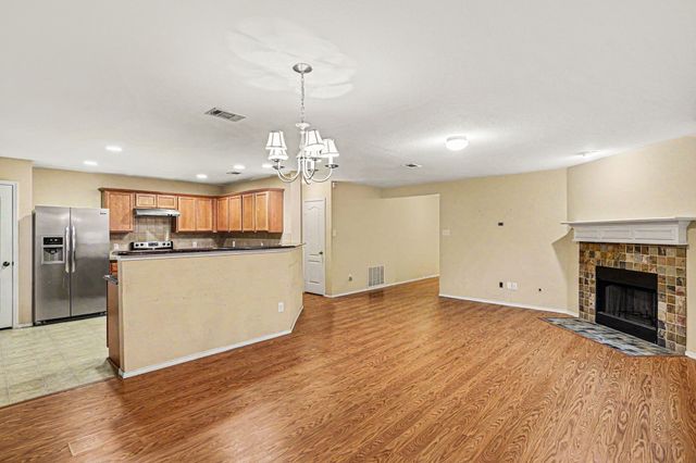 1865 Lynnwood Hills Drive, Fort Worth, TX 76112