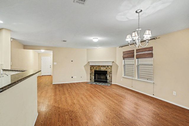 1865 Lynnwood Hills Drive, Fort Worth, TX 76112