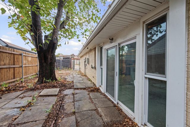 1882 Hillcrest Drive, Lewisville, TX 75077