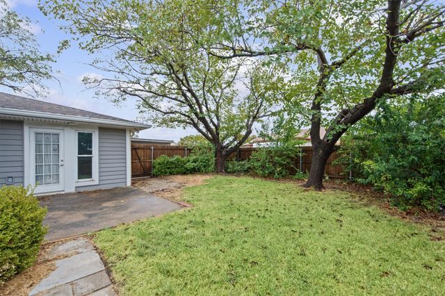 1882 Hillcrest Drive, Lewisville, TX 75077