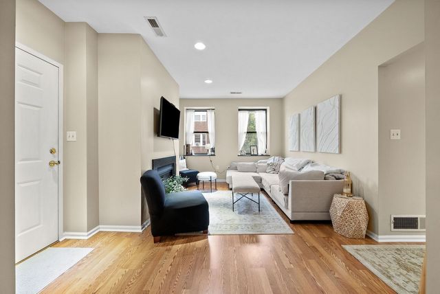 5611 Elmer Street 202, Shadyside, PA 15232