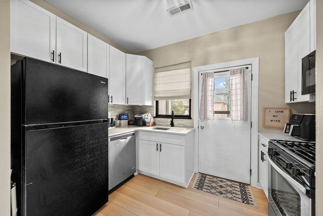 5611 Elmer Street 202, Shadyside, PA 15232