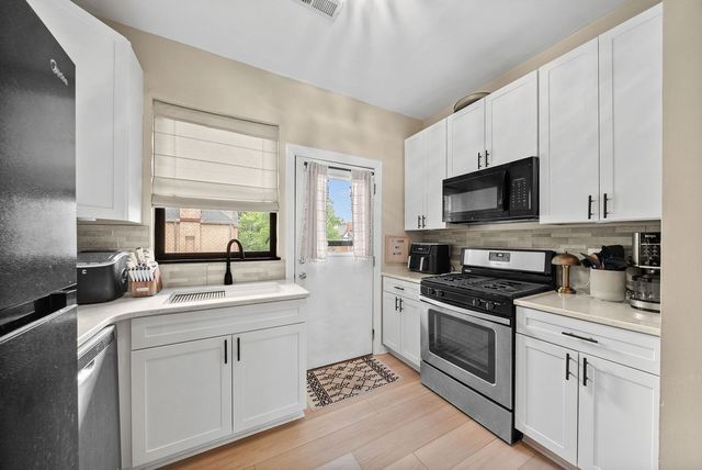 5611 Elmer Street 202, Shadyside, PA 15232