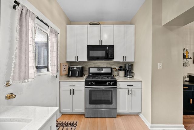5611 Elmer Street 202, Shadyside, PA 15232