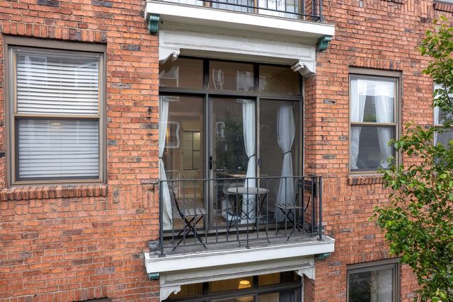 5611 Elmer Street 202, Shadyside, PA 15232