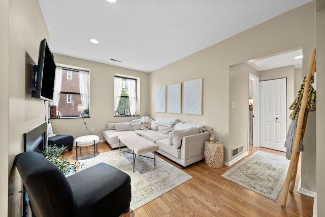 5611 Elmer Street 202, Shadyside, PA 15232