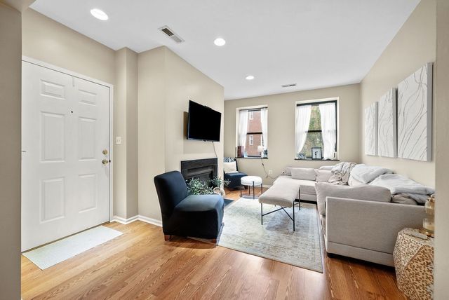 5611 Elmer Street 202, Shadyside, PA 15232
