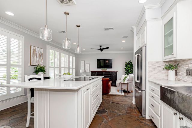 1605 Applewood Rd, Baton Rouge, LA 70808