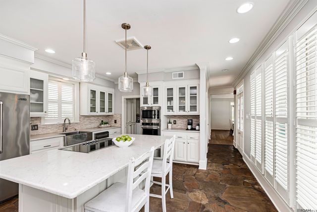 1605 Applewood Rd, Baton Rouge, LA 70808