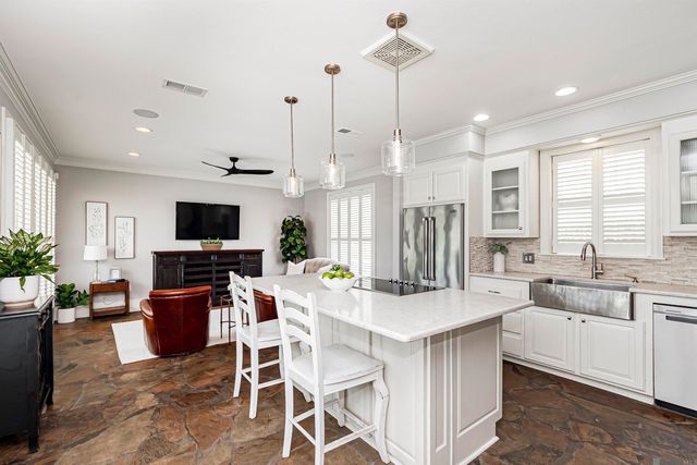 1605 Applewood Rd, Baton Rouge, LA 70808