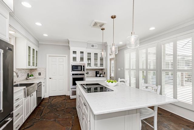 1605 Applewood Rd, Baton Rouge, LA 70808