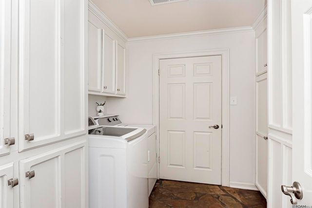 1605 Applewood Rd, Baton Rouge, LA 70808