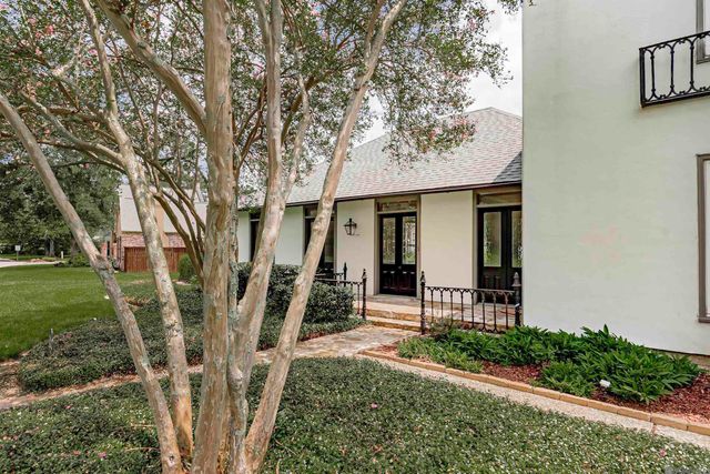 1605 Applewood Rd, Baton Rouge, LA 70808