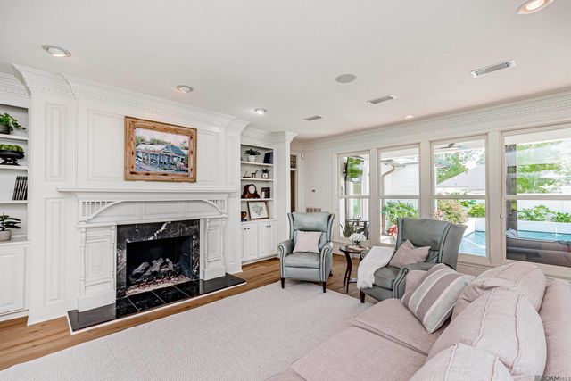 1605 Applewood Rd, Baton Rouge, LA 70808