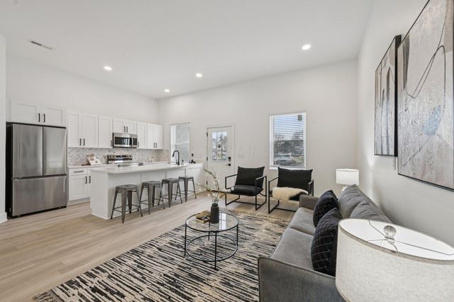 92 E Innis Avenue, Columbus, OH 43207