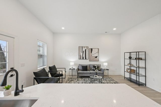 92 E Innis Avenue, Columbus, OH 43207