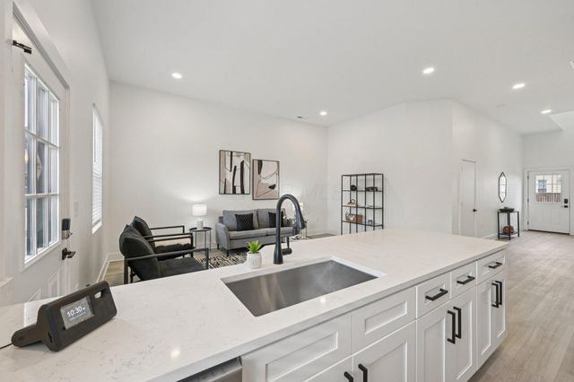 92 E Innis Avenue, Columbus, OH 43207