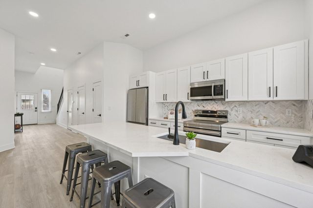 92 E Innis Avenue, Columbus, OH 43207