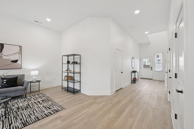 92 E Innis Avenue, Columbus, OH 43207