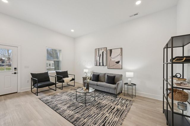 92 E Innis Avenue, Columbus, OH 43207