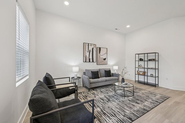 92 E Innis Avenue, Columbus, OH 43207