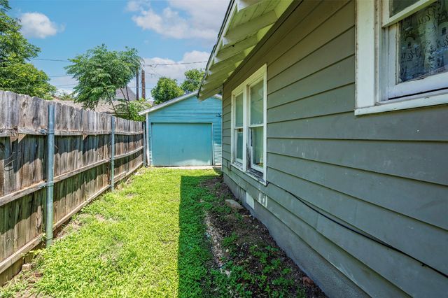 1323 S Lake Street, Fort Worth, TX 76104