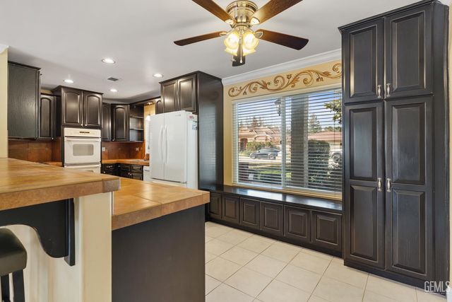 200 El Tovar Court, Bakersfield, CA 93309